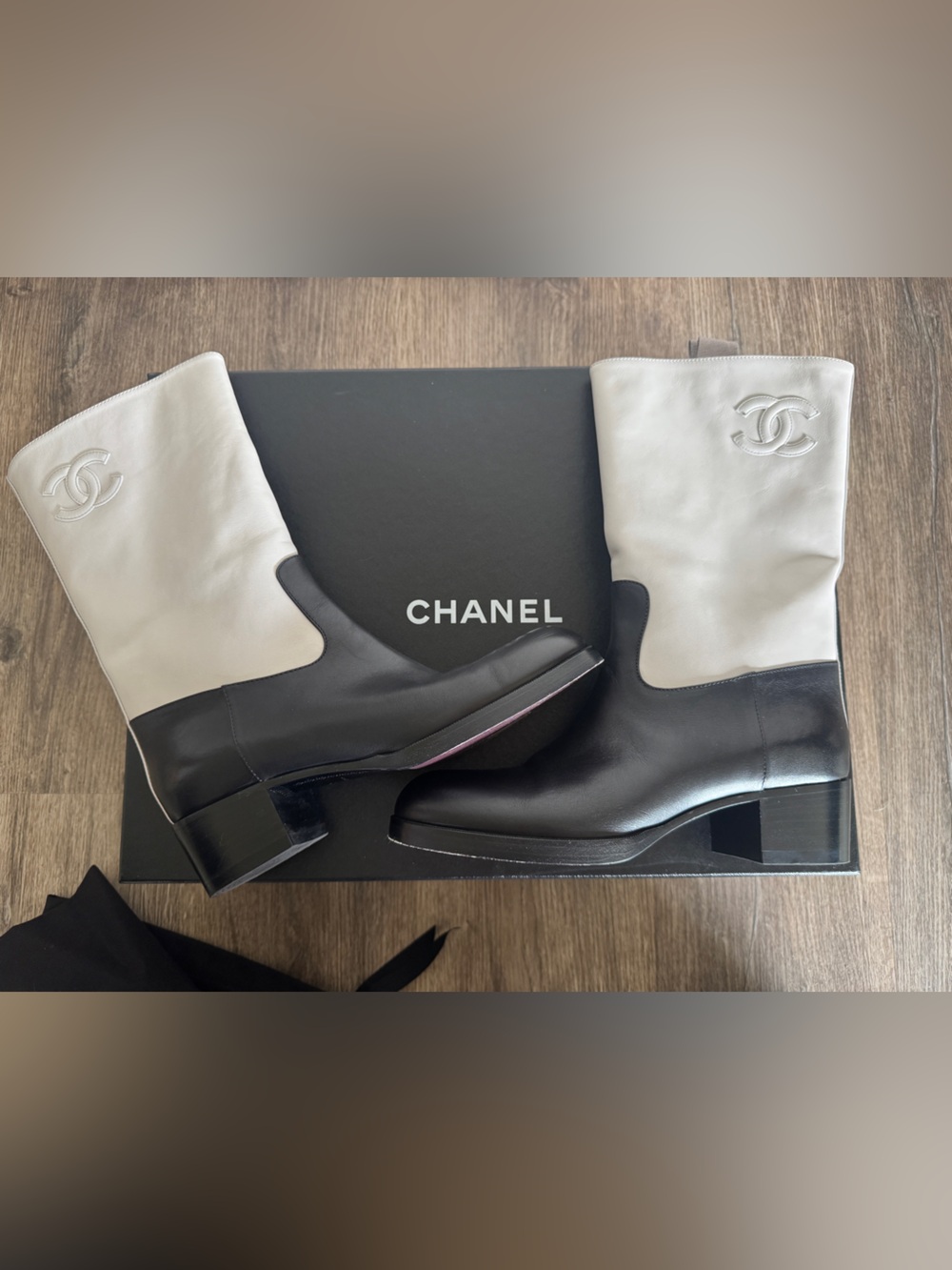 Chanel 21A CC Two-Tone Calfskin Boots
Size 38 | Gray/Black | Full Set - Picture 7 of 8
